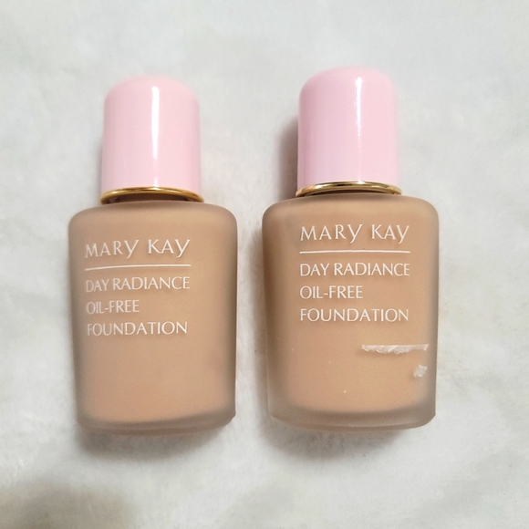 MARY KAY ANTIQUE IVORY DAY RADIANCE OIL-FREE FOUNDATION FOR OILY SKIN Lot Of 2 - Picture 1 of 3